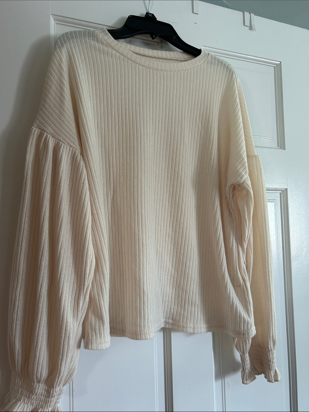 Ivory Ribbed Balloon-Sleeve Long Sleeve Top - Women
